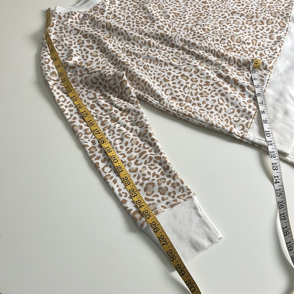 Time and Tru tan Leopard print white trim -pullover sweat shirt- Large - Picture 13 of 14